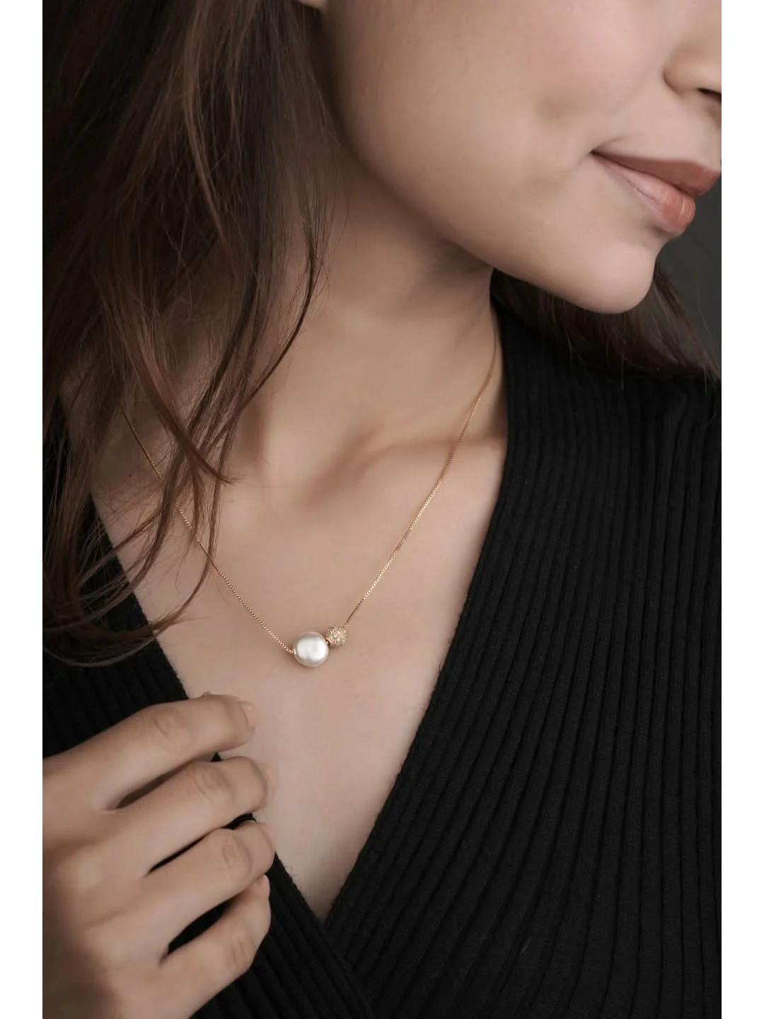 Rose Gold Pearl Accent Minimal Pendant Necklace
