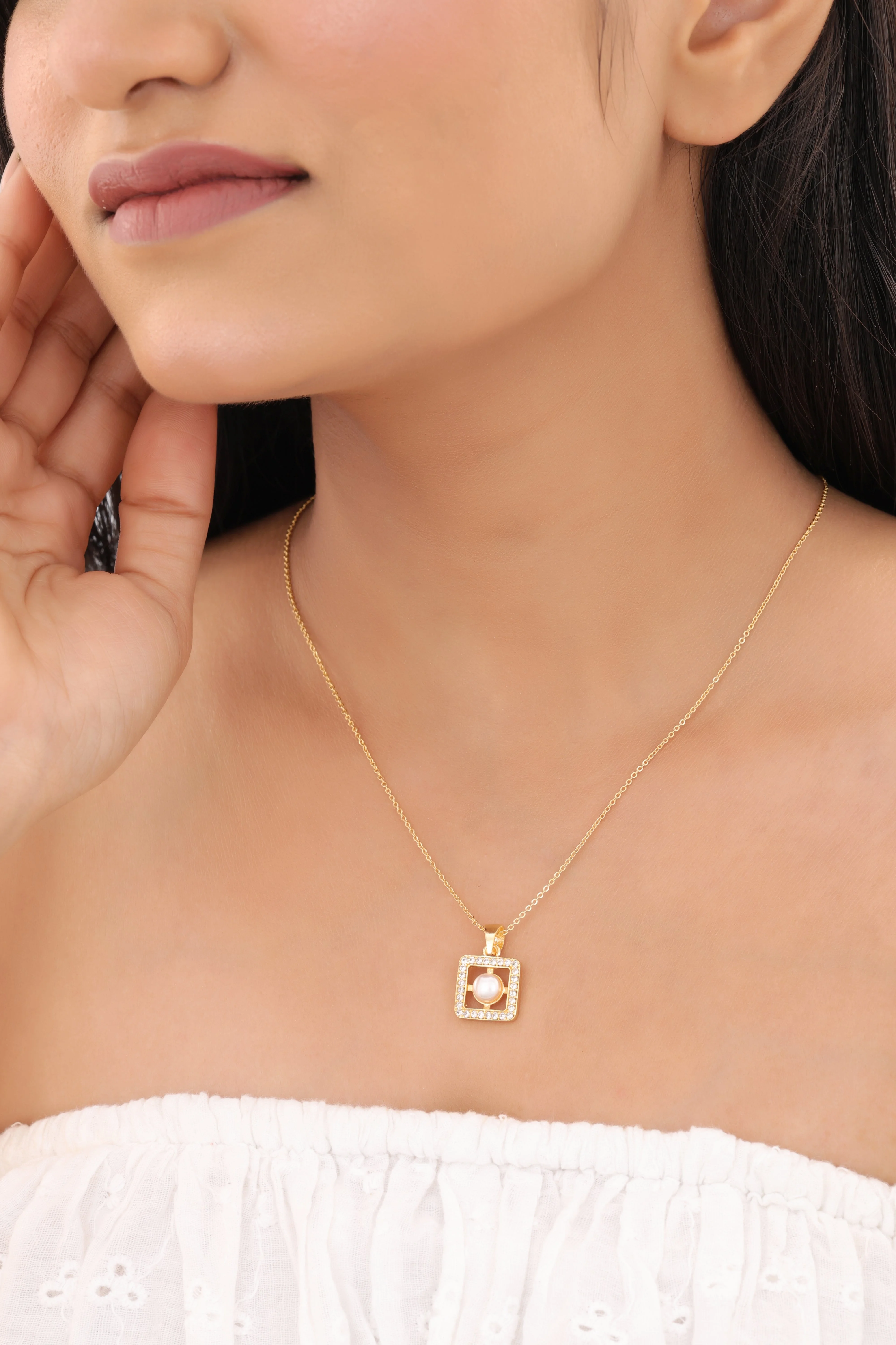 American Diamond Gold Plated Fancy Delicate Chain Pendent Necklace