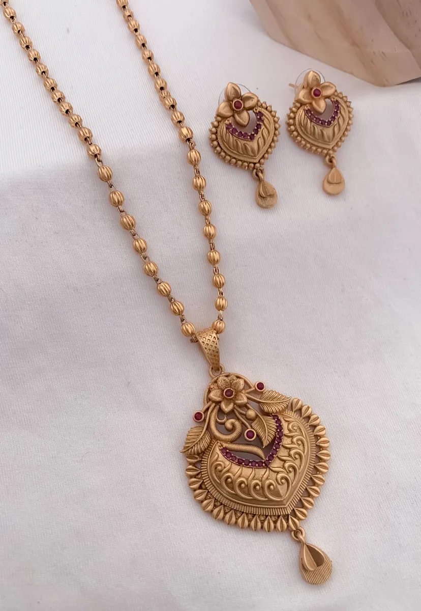 Antique Gold Floral Peacock Set with Ruby Detailing