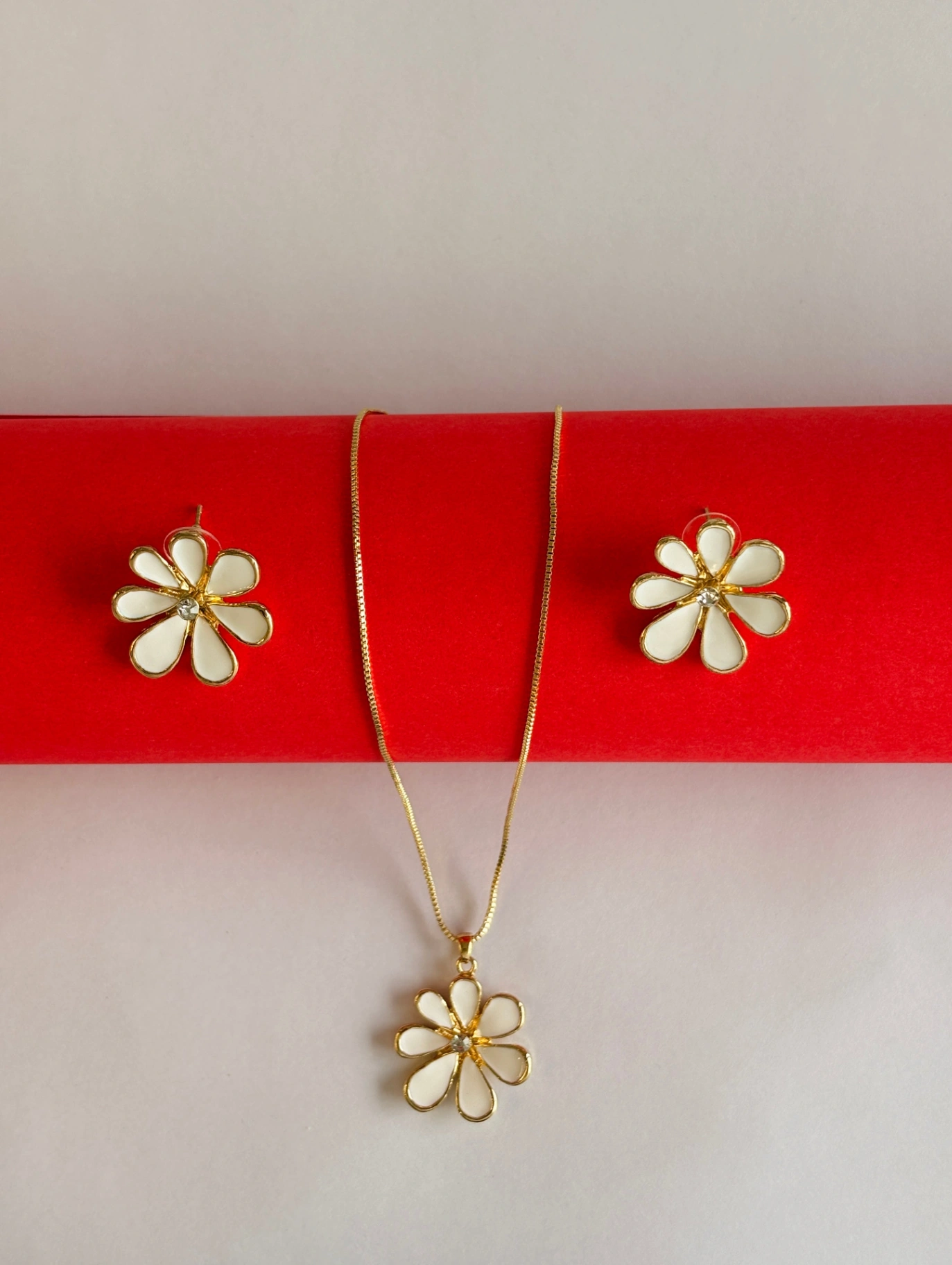 Flower Pendant Necklace & Earrings Set