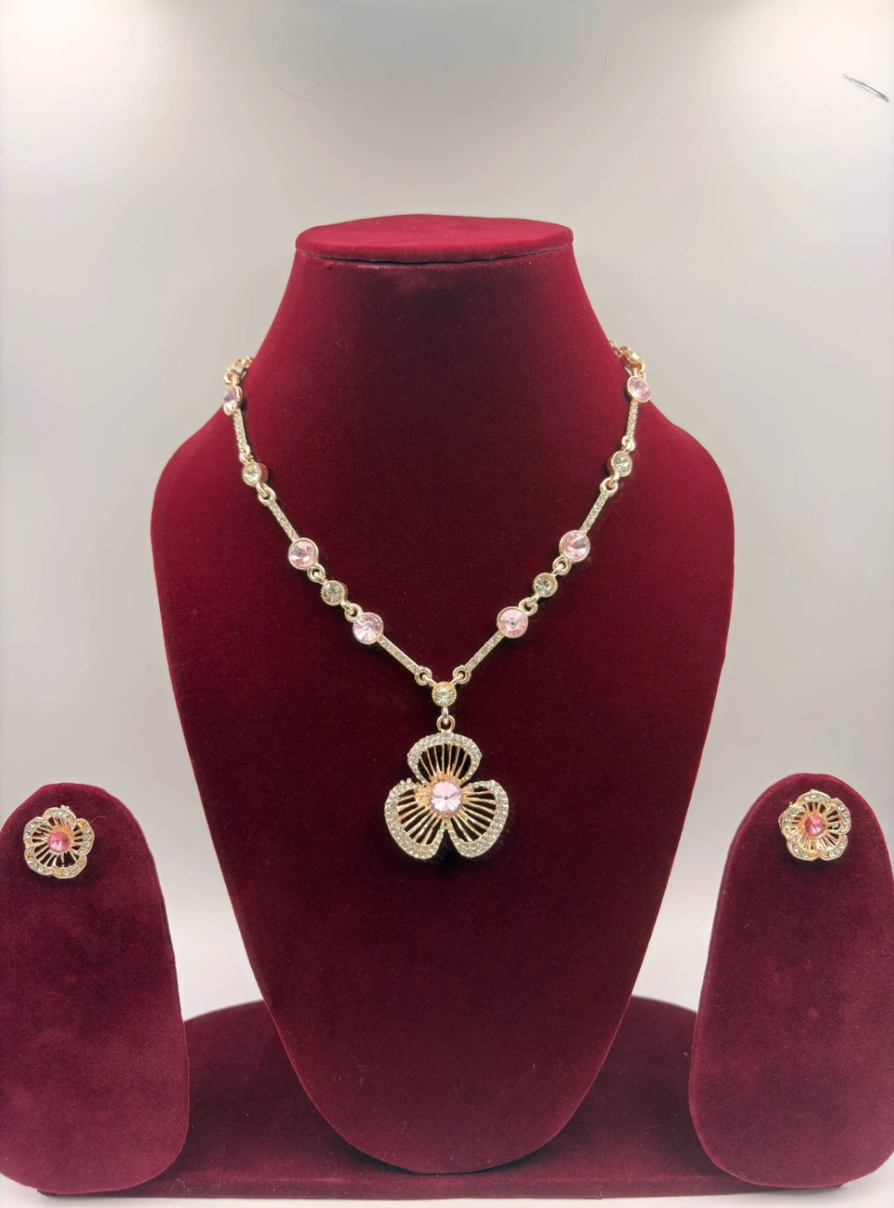 Rose Quartz Bloom Necklace Set – Artificial Jewellery for Women | Arveeta
