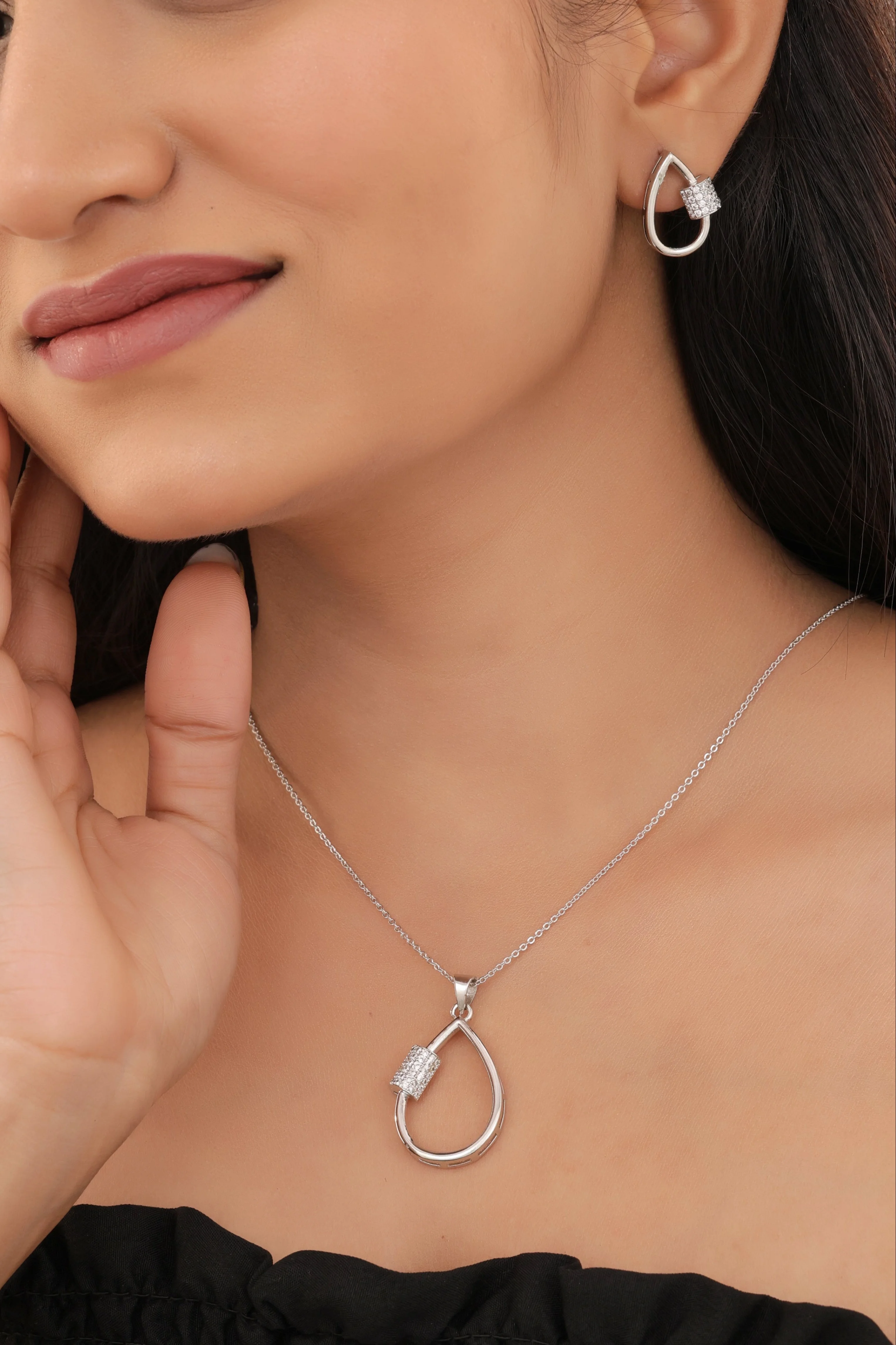 Modern Drop Lock Pendant Set