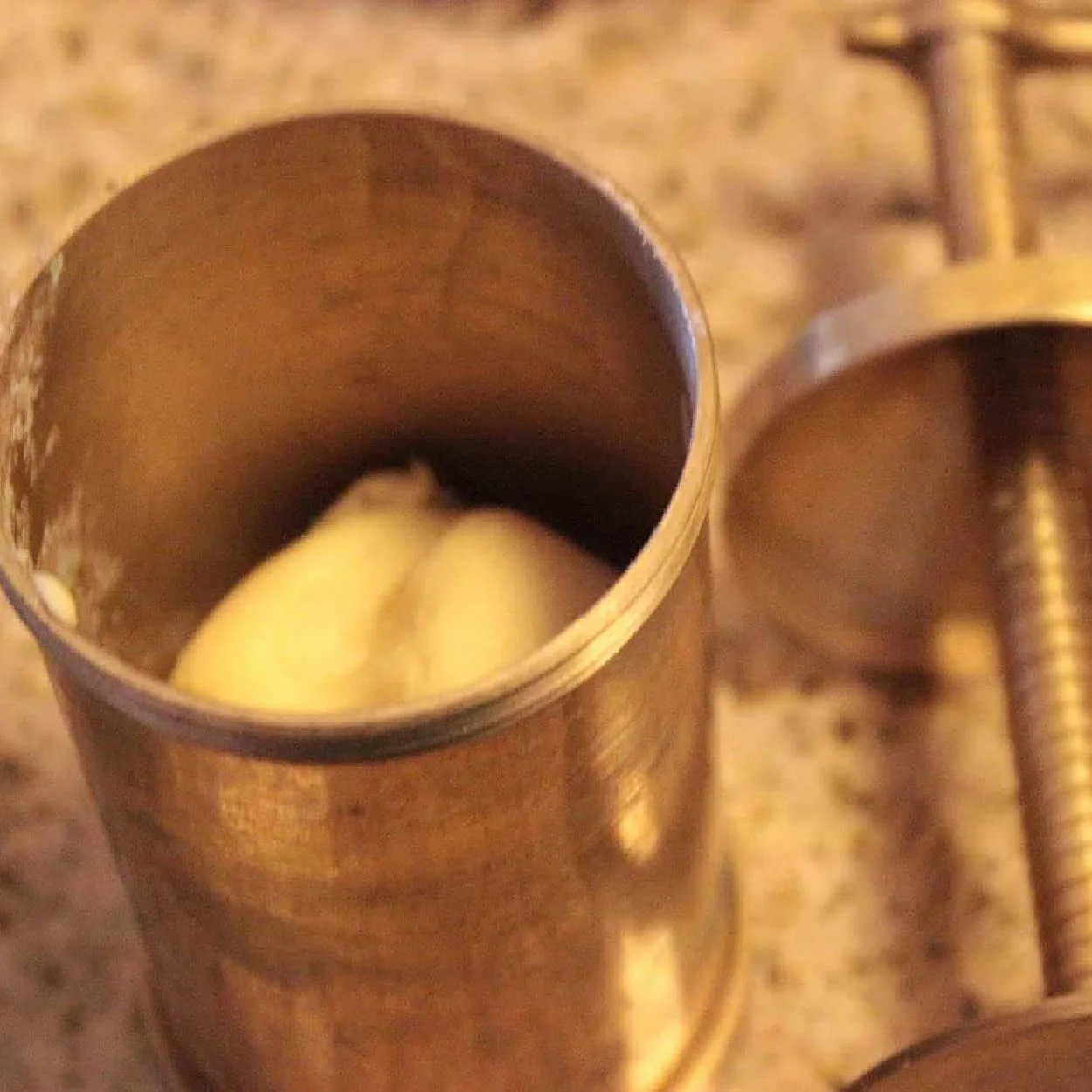 Thangam Classic Brass Sevanazhi Murukku Maker with Free 6 Different Jali for Making Snacks of Sev Bhujia Chakli Gathiya Janthikalu Sevia Idiyappam Ribbon Pakoda Sev Sancha Muruku Maker Machine (500gm) - image 3