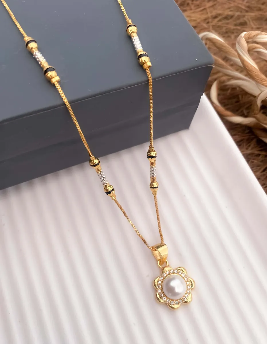 American Diamond With White Pearl Flover High Gold Chain Pendant