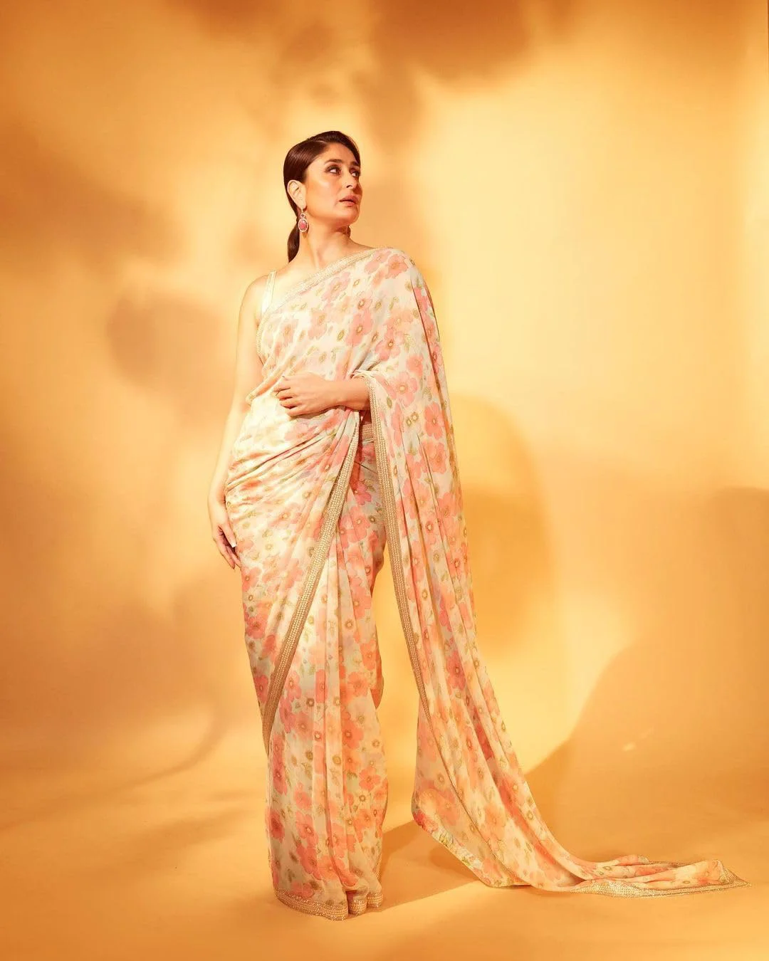 Sidhidata Women's Georgette Floral Printed Saree With Unstitched Blouse Piece (Kareena Flower_Cream_Free Size) - image 4